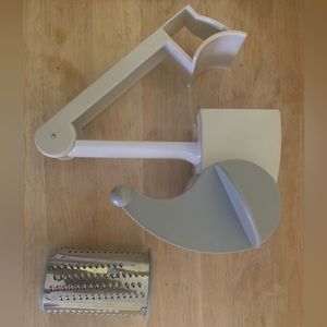 Pampered Chef Classic Rotary Cheese Grater